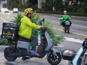 
          
            “战略性放手”外卖？抖音攻向即时零售，美团需要警惕本地生活诞生“新王”吗？
        