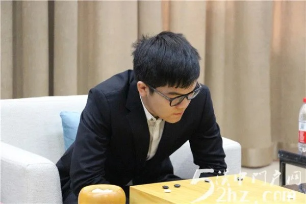 又黄又刺激色情大片:李世石与柯洁，围棋界的巅峰对决